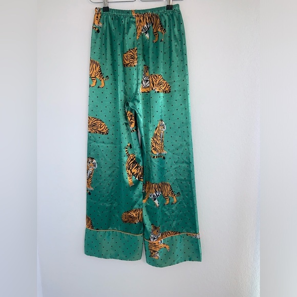 Feminine Tiger Wide Leg Pajama Pants Medium 🐅 - Picture 6 of 11
